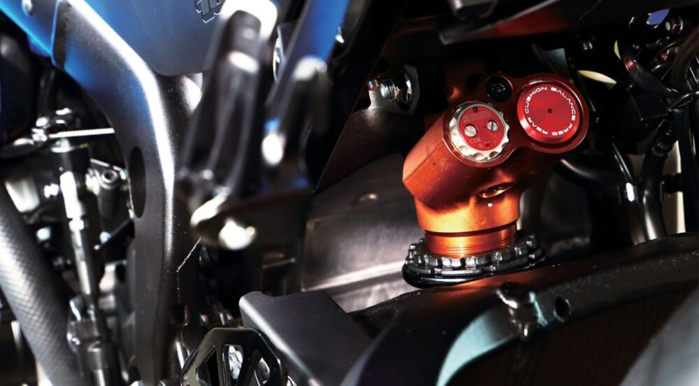 GSX R1000A Shock 1340x740 1