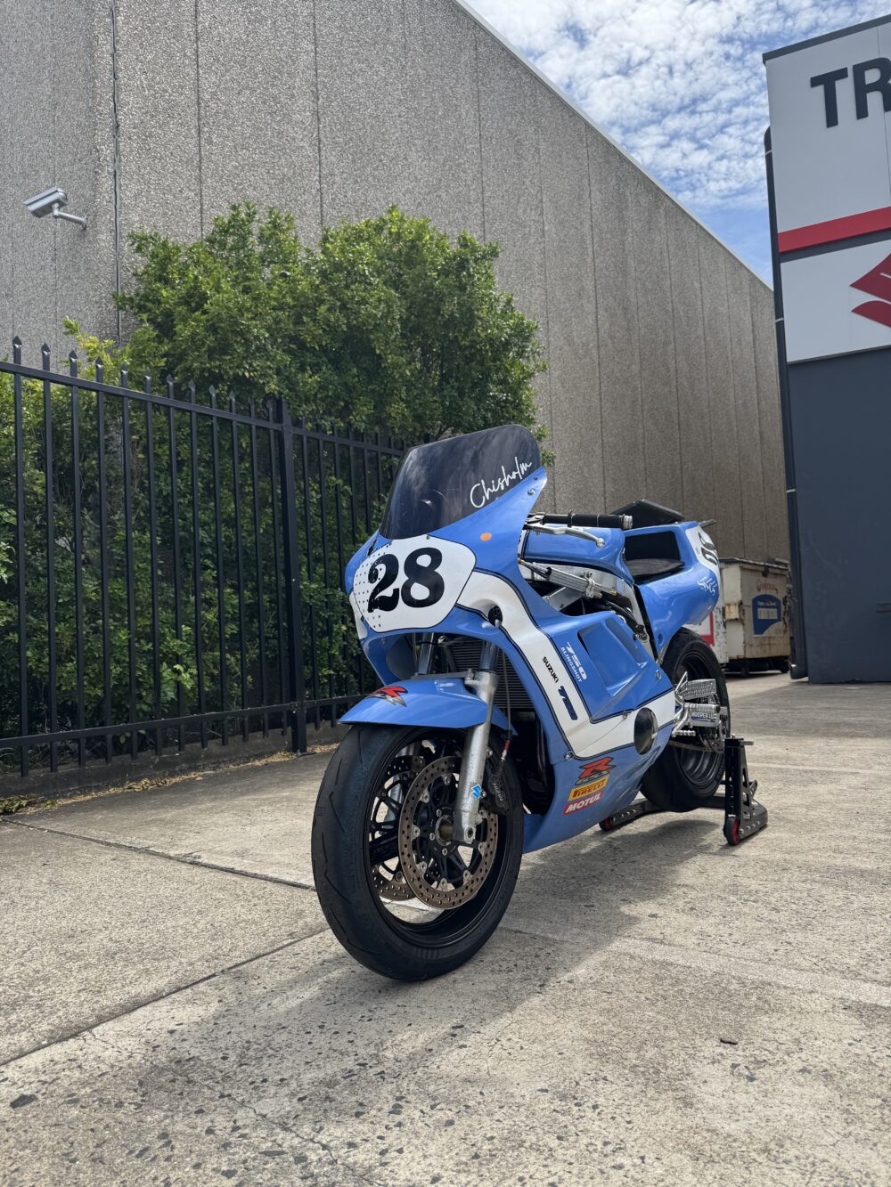 SUZUKI GSX750R 1989 PERIOD 6 RACE TRACK BIKE - Image 6