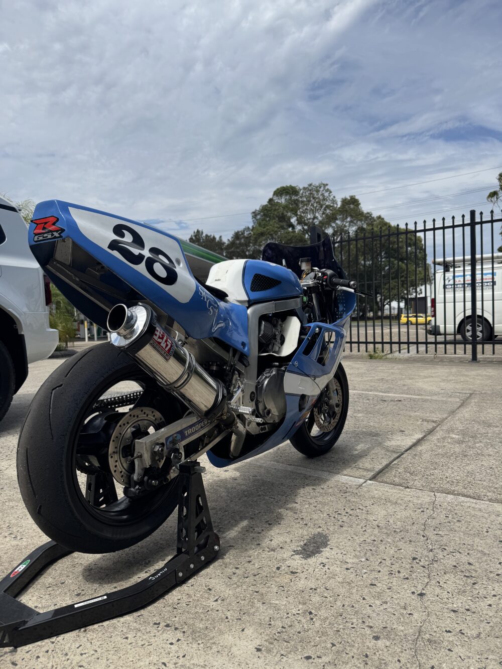 SUZUKI GSX750R 1989 PERIOD 6 RACE TRACK BIKE - Image 5