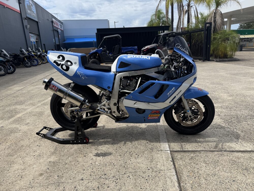 SUZUKI GSX750R 1989 PERIOD 6 RACE TRACK BIKE - Image 3