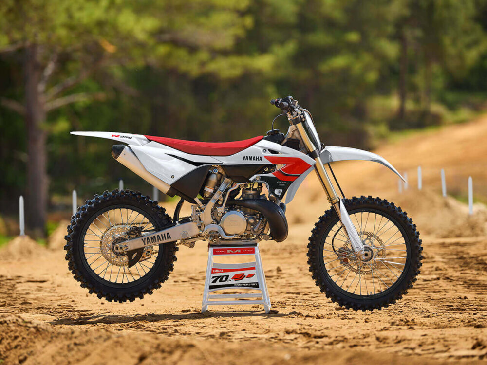 YAMAHA YZ250SP 70TH ANNIVERSARY EDITION 2026 - Image 3