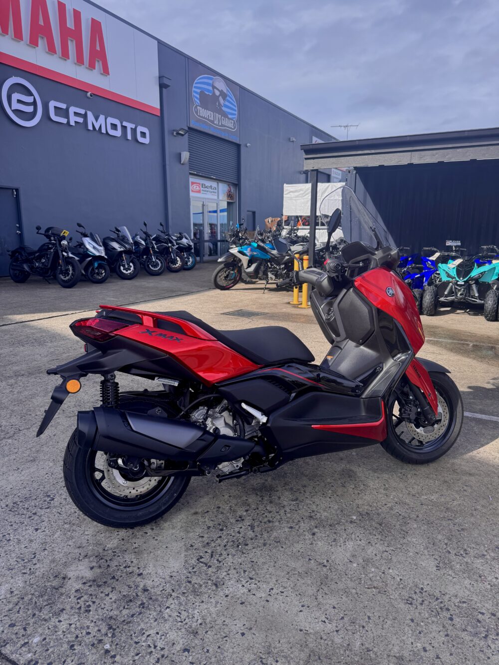 YAMAHA XMAX 300 LAMS 2025 - DEMO - Image 4