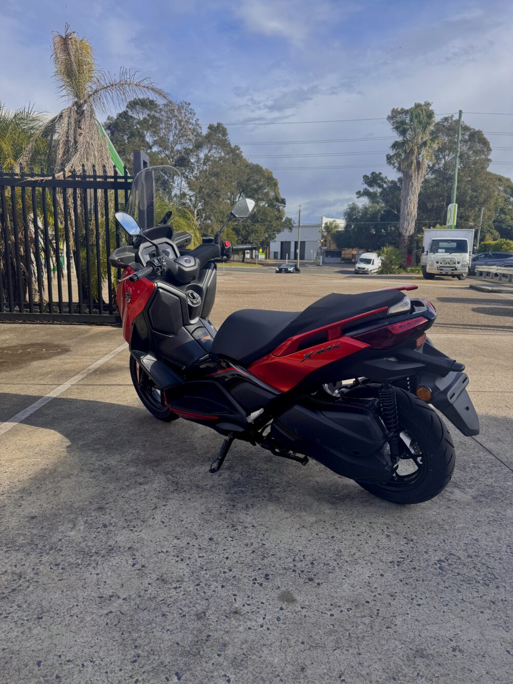 YAMAHA XMAX 300 LAMS 2025 - DEMO - Image 3